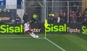 APP注册送彩金活动-VAR明察秋毫！都灵读秒绝平被吹 因主罚角球的人滑倒二次触球违例