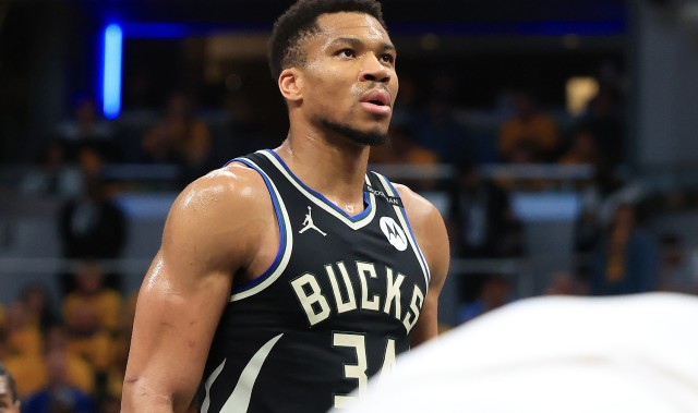 深夜Ary单字引爆美网热议 字母哥交易动向牵动库明加未来