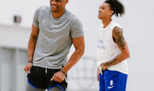 APP注册送彩金活动-把快艇当家！韦少找回快乐：新赛季助卡椒冲冠