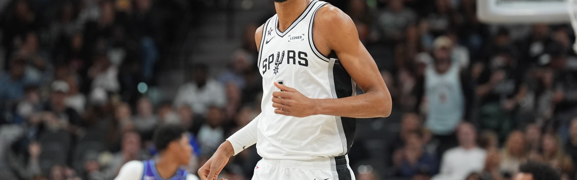 APP注册送彩金活动-魔法失灵！光头版文班遭遇首次失利 此前3胜0负